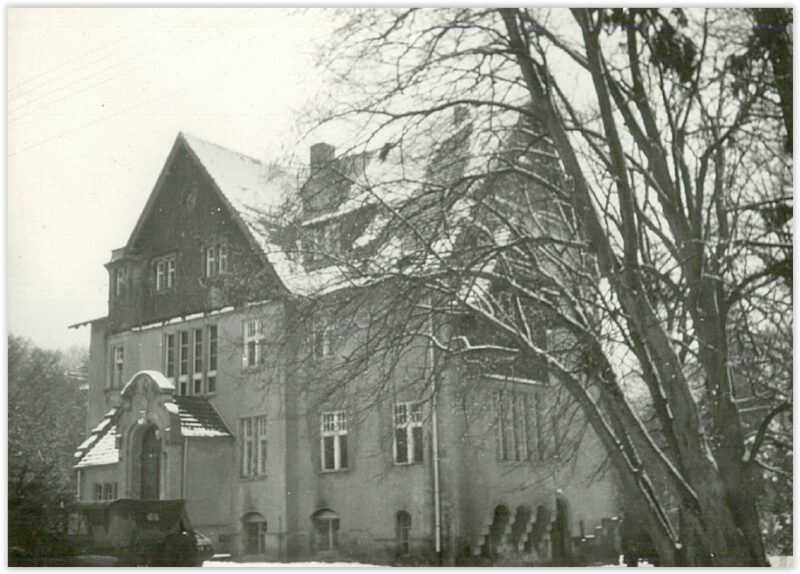 Pałac w Orlu na fotografii z karty ewidencyjnej z 1993 roku