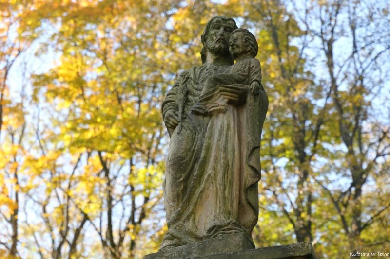 Figura św. Józefa (1890 r.) przy klasztorze w Kalwarii Zebrzydowskiej