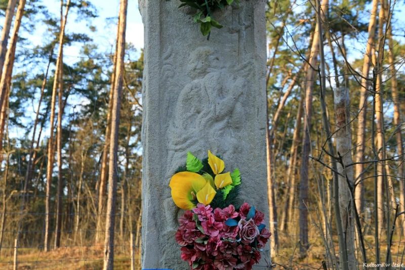 Płaskorzeźba z postacią św. Onufrego lub Andrzeja Świerada