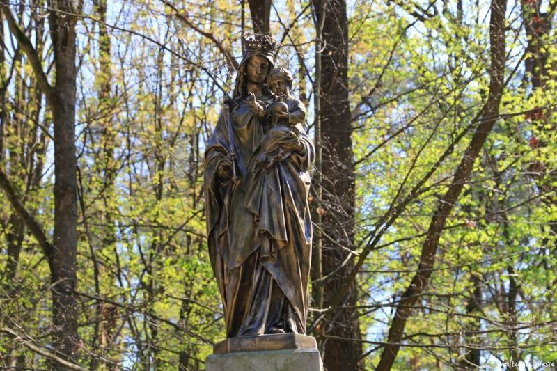 Figura Matki Bożej