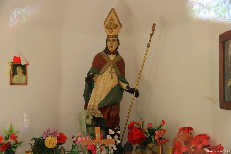 Wnętrze kaplicy z rzeźbą św. Stanisława